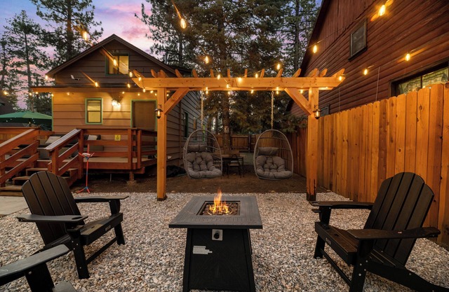 2BR/2BA Cozy Cabin in Big Bear w/Private Fence, Arcade, Spa, Near Forest & Lake