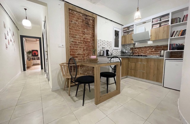 2BR and 2bath balcony apt in heart of isatanbul #3