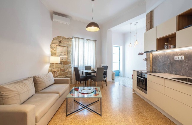 2BR Apt 20 Mins From Acropolis w/Washer & Dryer