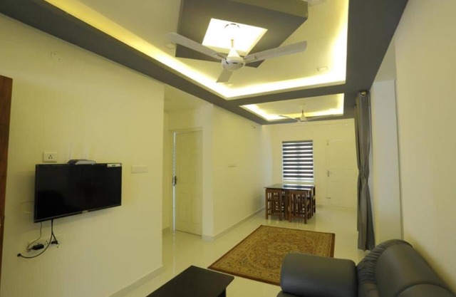 2BR Apt Near Rajagiri Hospital W/AC | Sleeps 5