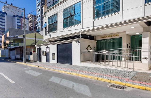 2BR Apt w/Balcony Close to Itapema Beach