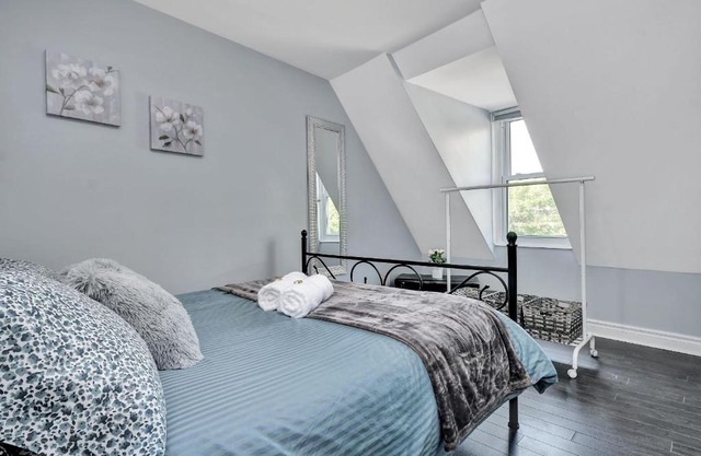 2BR Apt with Netflix and access to Rooftop Terrace
