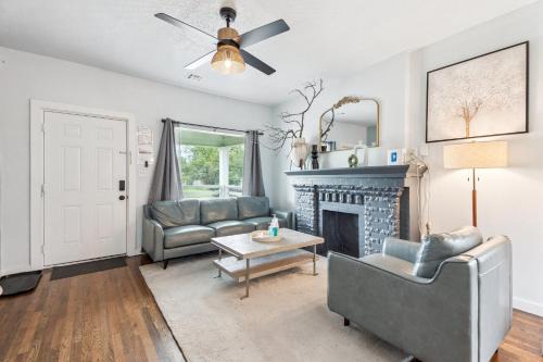 2br Bungalow Plaza & Uptown Private Yard #09