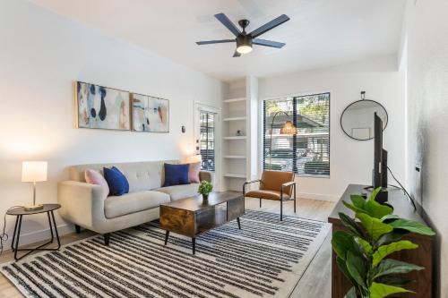 2BR CozySuites at Kierland Commons with pool #02