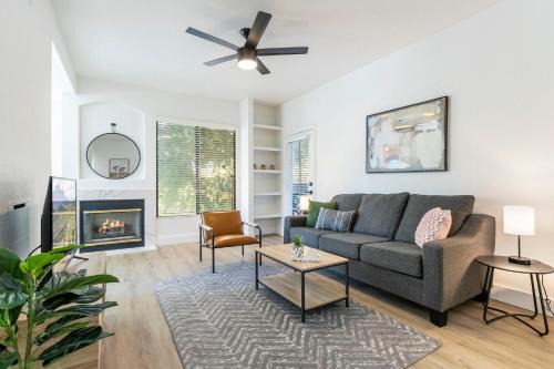 2BR CozySuites at Kierland Commons with pool #11