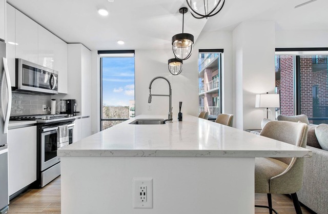 2BR inPrime Buckhead Locale in vibrant Atlanta with amazing pool