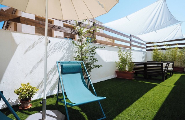 2BR Penthouse in downtown with sunny terrace