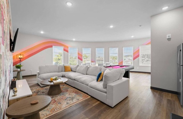 2BR Penthouse in Nashville`s Heart!