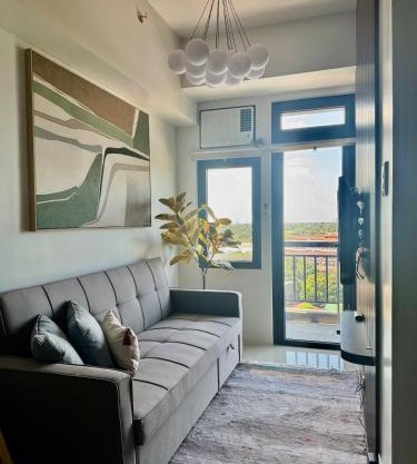 2Br QC Furnished Condo w 300mbps Net Free Pool Use