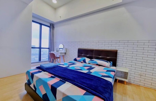 2BR Revo 1 Min to Pavilion2 Skypool L26