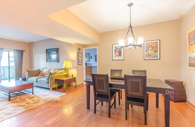 2BR w/Gym, Pool, Tennis Courts, Close to Beach