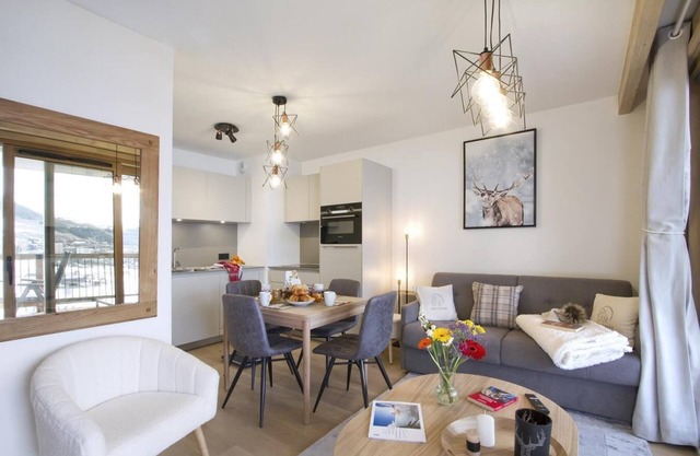 2nd floor, swimming pool, balcony, tv, ski locker, 41m², Alpe d'Huez
