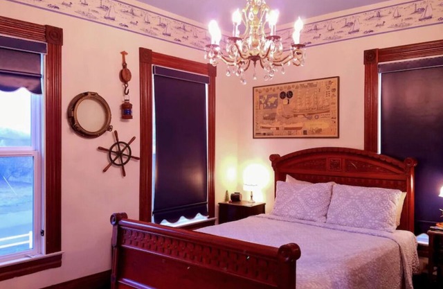 2nd Floor(upstairs/Level 01)- Historic House - Fireplace