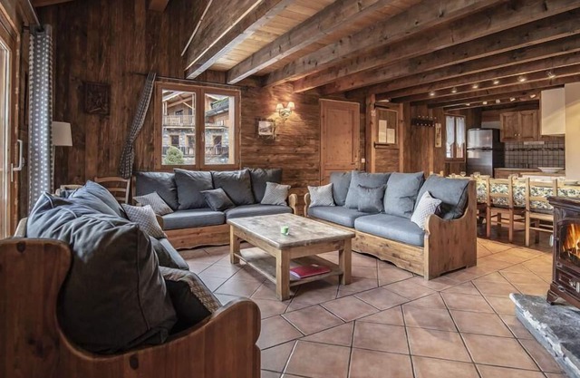 2nd floor, fitness, sauna, balcony, fireplace or stove, parking, tv, ski locker, 115m²