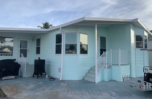 3/2 Beautiful Beach house!