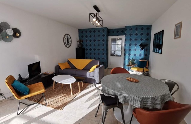 3* accommodation 200 m from the beach. Walking distance to shops.