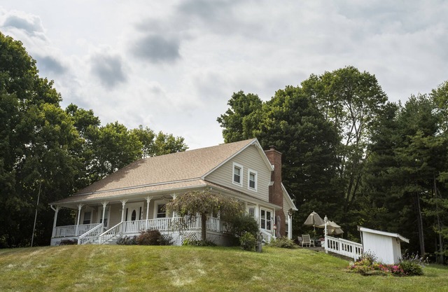 3 acre Lake, Farm Animals Petting Zoo, Horses and Horseback Riding, Room to roam