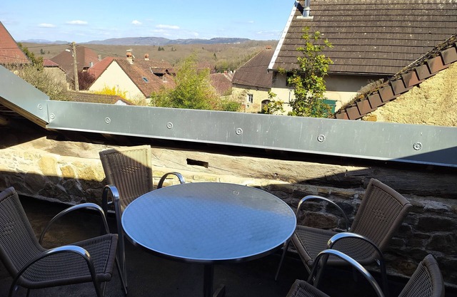 3* apartment, 96m2, self-contained with terrace, 18th century winegrower's house.