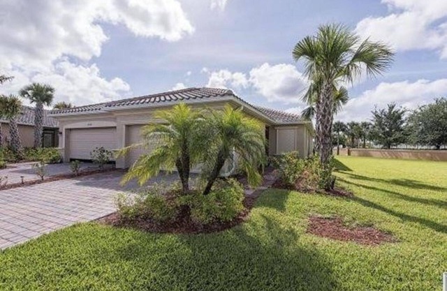 3 bed, 2 bath villa in Reflection Lakes avail Feb 2020