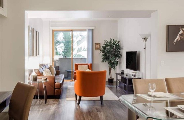 3 bed, 2 full bath Apt on the Wilshire Corridor
