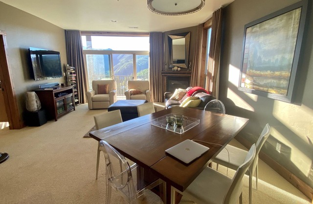 3 Bed 3 bath + Den Luxury Condo Amazing Views! Sleeps 10