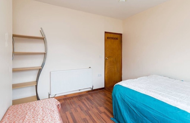 3 bed apartment near university