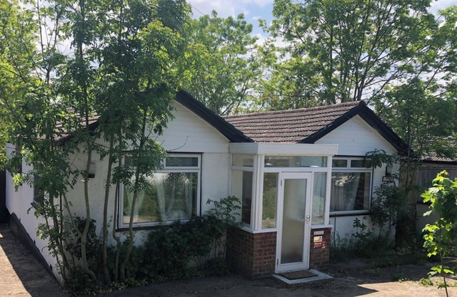 3 Bed Cottage Retreat - Private Garden & Parking
