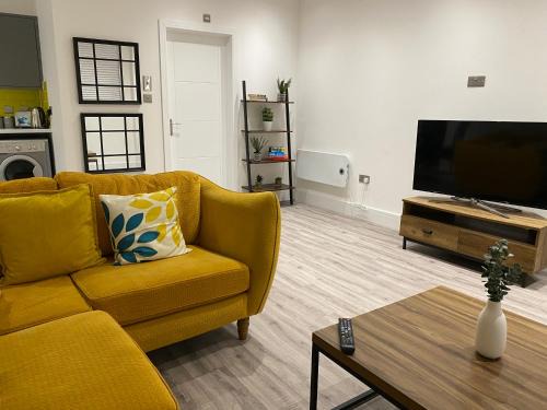 3 Bed Flat - Sleeps 6 - Parking - Wifi
