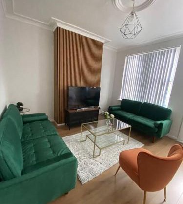 3-Bed House Near M1 & Meadowhall with Free Parking