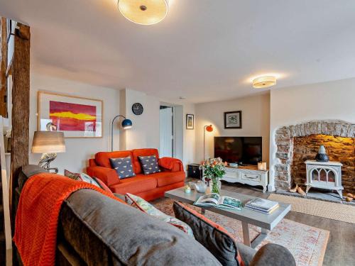 3 Bed in Blakeney 75010