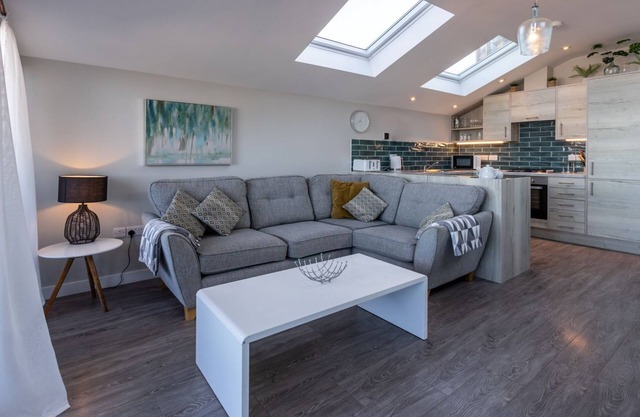 3 Bed pet friendly Beach House with sea views