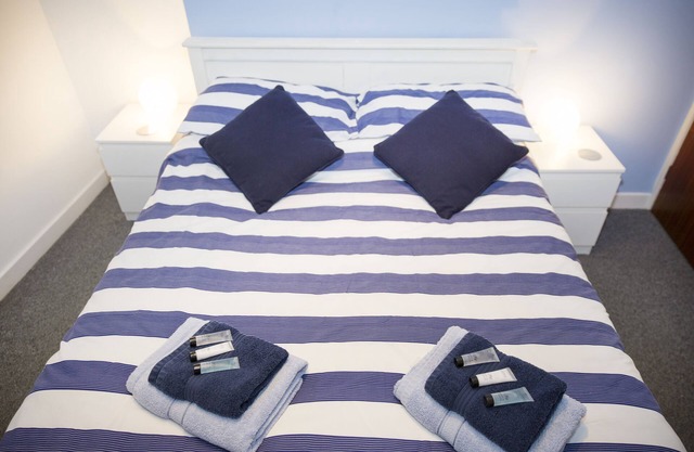 3- Bed - Sleeps 6 - Dogs Welcome & Free Parking