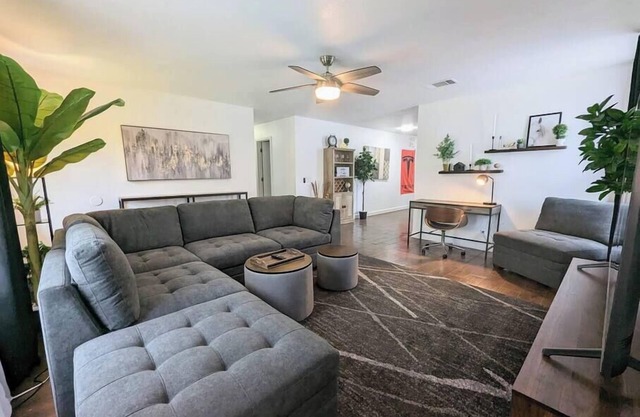 3 Bedroom 2 Baths House with 4 Beds near Tesla HQ