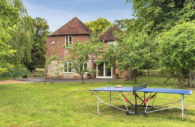 3 bedroom accommodation in Hollingbourne