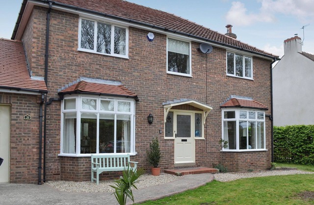 3 bedroom accommodation in Scarborough
