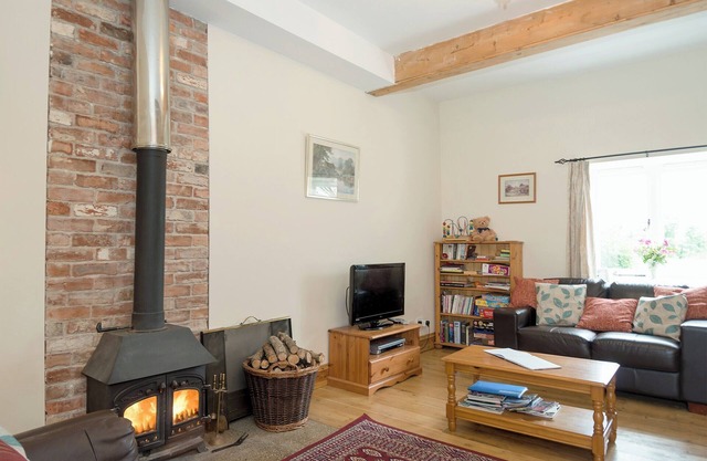 3 bedroom accommodation in Foxham, near Chippenham