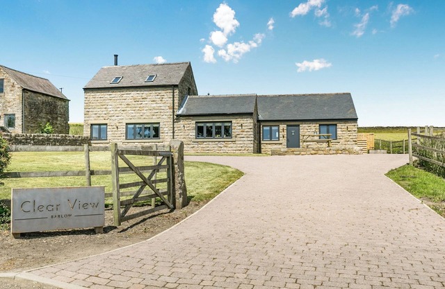 3 bedroom accommodation in Barlow, near Chesterfield