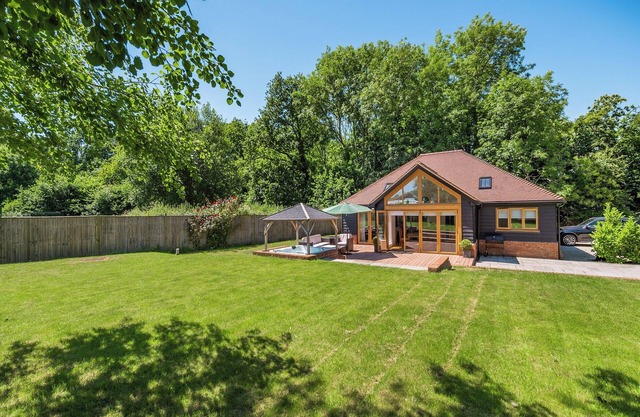 3 bedroom accommodation in Sutton Valence, near Maidstone