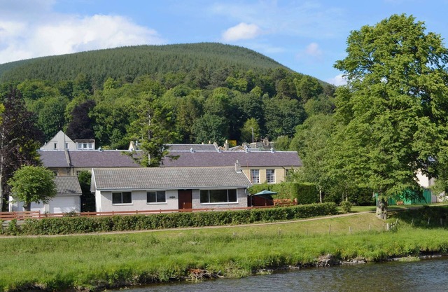 3 bedroom accommodation in Walkerburn