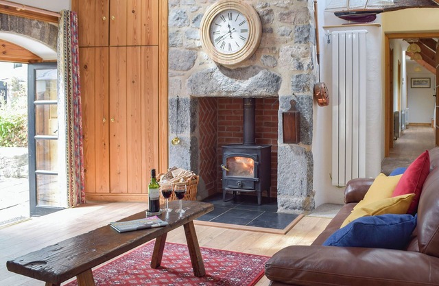 3 bedroom accommodation in Bosherston, near Pembroke