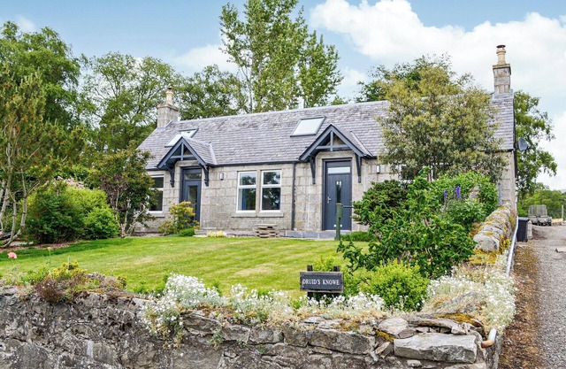 3 bedroom accommodation in Glenesk