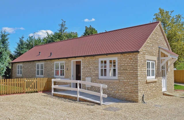 3 bedroom accommodation in Southrop, near Lechlade