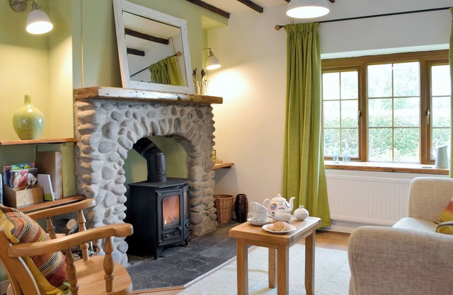 3 bedroom accommodation in Penclawdd, near Swansea