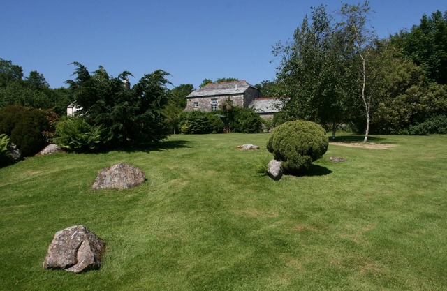 3 Bedroom Accommodation in Two Acres of Gardens on edge of village of Blisland