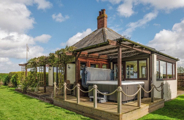 3 bedroom accommodation in Long Riston, near Beverley