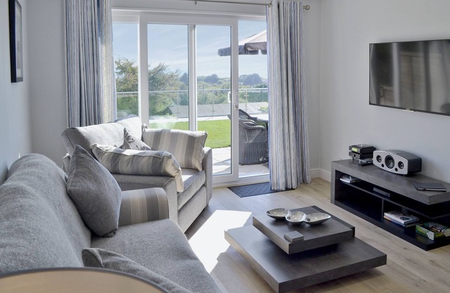 3 bedroom accommodation in Polmear, near Par