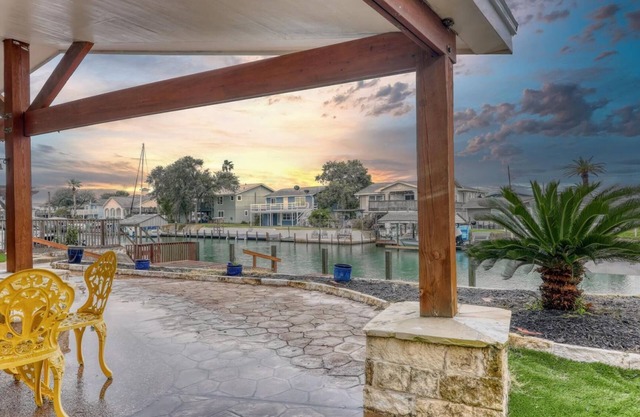 3 bedroom accommodation in Rockport