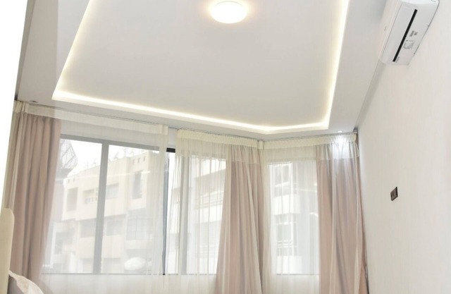 3 Bedroom Apartment With Netflix & Private Parking