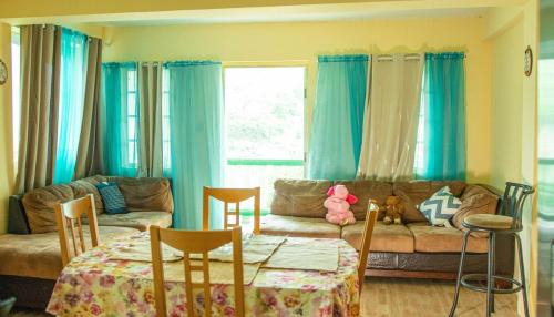 3 Bedroom Apt in Clare Valley Breezy Hilltop Stay Near Beach - AC and Wifi