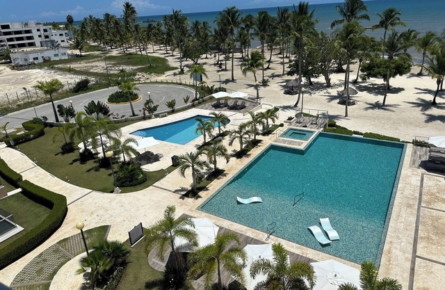 3-bedroom, beachfront, duplex penthouse, jacuzzi